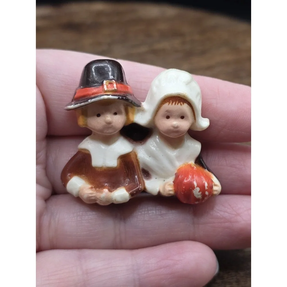 Vintage Thanksgiving Pin Pilgrims Fall Holiday Acrylic Jewelry Some Paint Loss